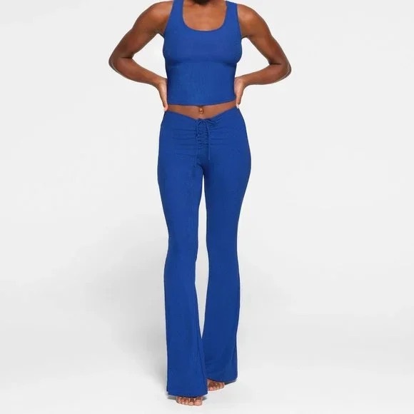 Skims soft lounge pants 
Color cobalt - Picture 1 of 4